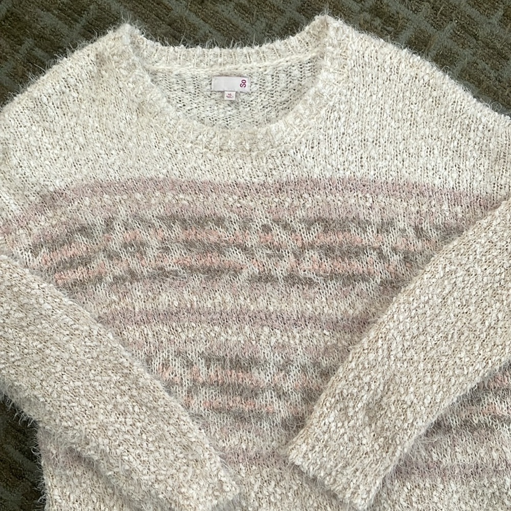 Beautiful sweater - Picture 3 of 3